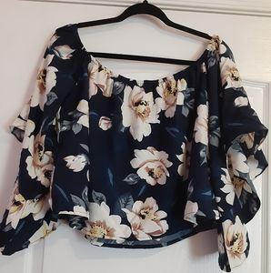 SHEINS WOMENS FLORAL  CROPPED BLOUSE